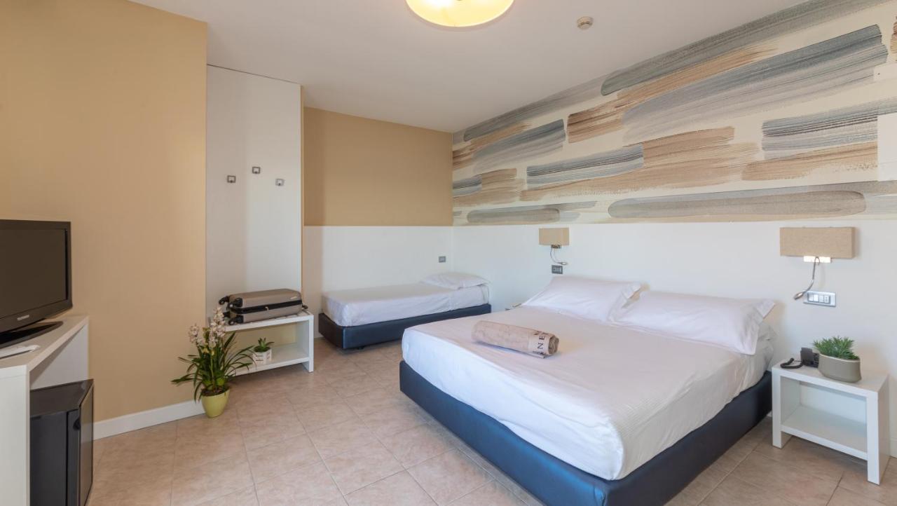 Hotel Nettuno Лидо-ди-Езоло Экстерьер фото